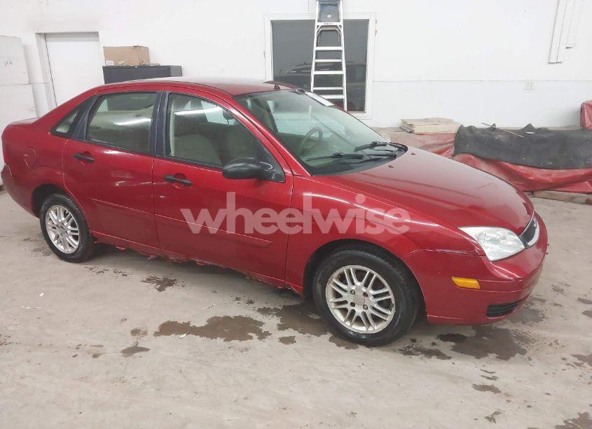 2005 Ford Focus ZX4 (VIN 1FAFP34N05W227048) main photo