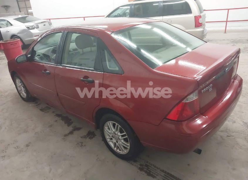 Photo 3 of 2005 Ford Focus ZX4 (VIN 1FAFP34N05W227048)