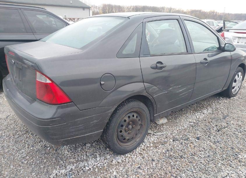 Photo 6 of 2006 Ford Focus ZX4 (VIN 1FAFP34N06W187863)