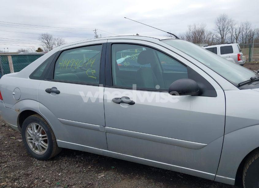 Photo 13 of 2007 Ford Focus S/SE/SES (VIN 1FAFP34N07W127583)