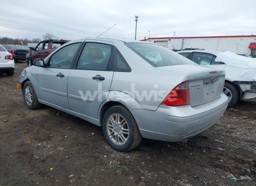 Photo 3 of 2007 Ford Focus S/SE/SES (VIN 1FAFP34N07W127583)