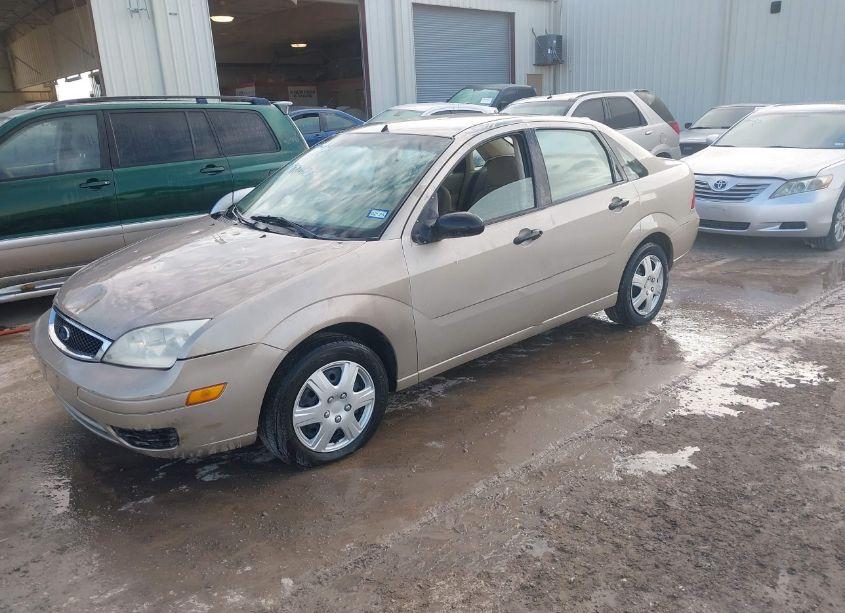 Photo 2 of 2007 Ford Focus S/SE/SES (VIN 1FAFP34N07W153469)