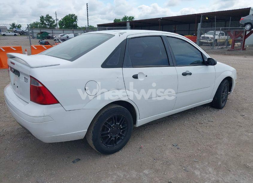 Photo 4 of 2007 Ford Focus S/SE/SES (VIN 1FAFP34N07W237808)