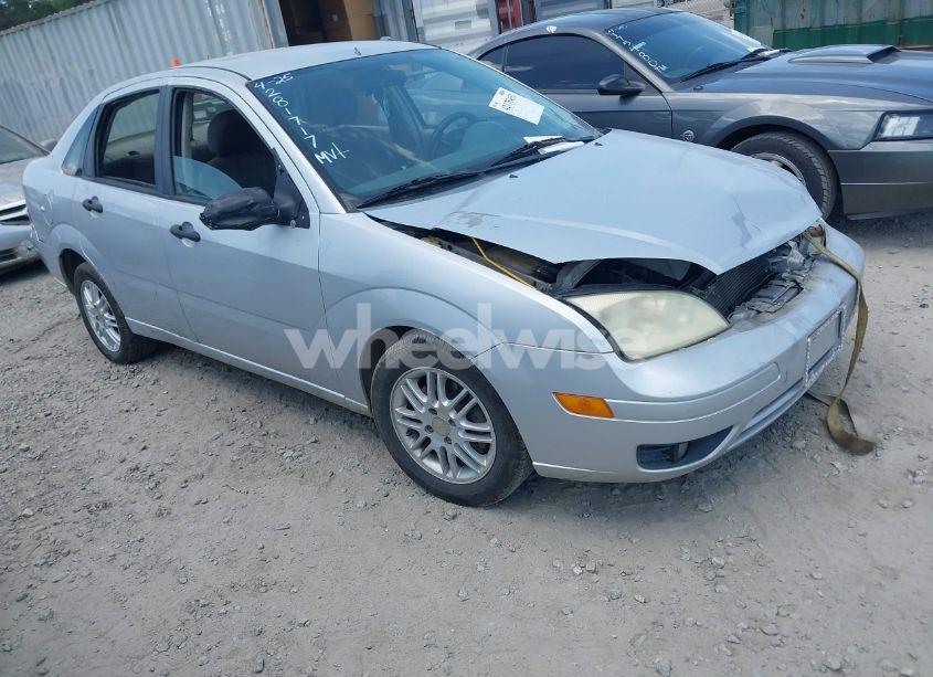 2005 Ford Focus ZX4 (VIN 1FAFP34N15W281717) main photo