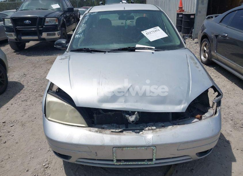 Photo 14 of 2005 Ford Focus ZX4 (VIN 1FAFP34N15W281717)