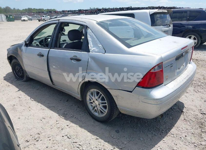 Photo 3 of 2005 Ford Focus ZX4 (VIN 1FAFP34N15W281717)