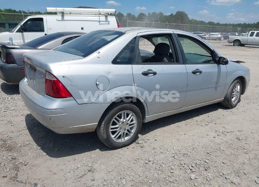 Photo 4 of 2005 Ford Focus ZX4 (VIN 1FAFP34N15W281717)
