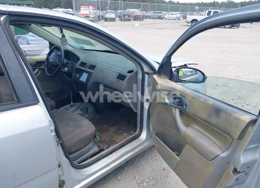 Photo 5 of 2005 Ford Focus ZX4 (VIN 1FAFP34N15W281717)