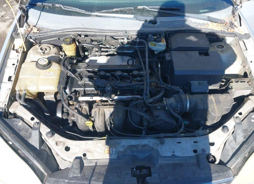 Photo 10 of 2005 Ford Focus ZX4 (VIN 1FAFP34N15W302341)