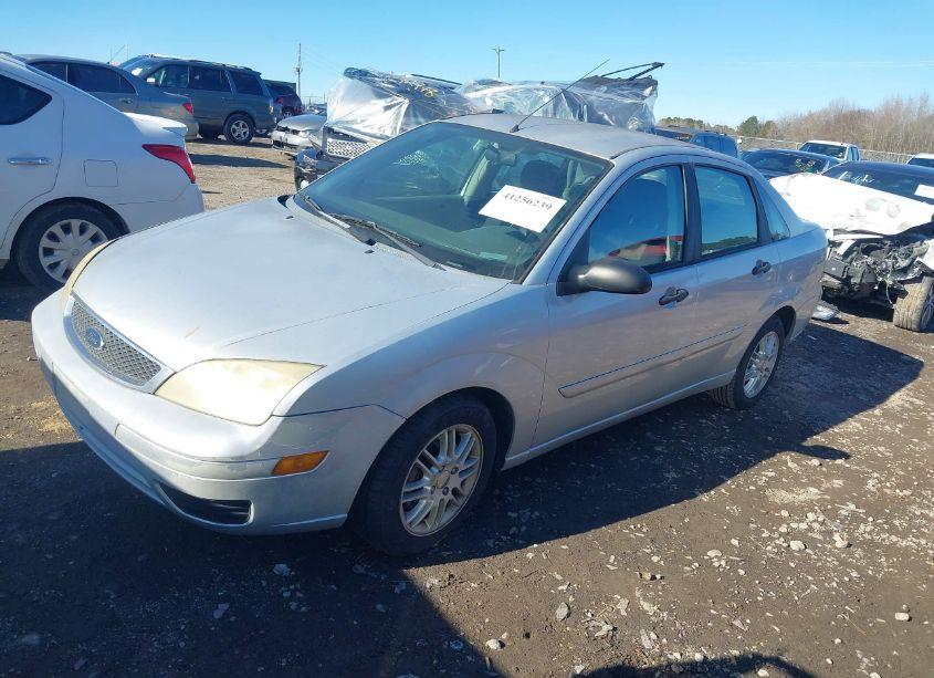 Photo 2 of 2005 Ford Focus ZX4 (VIN 1FAFP34N15W302341)