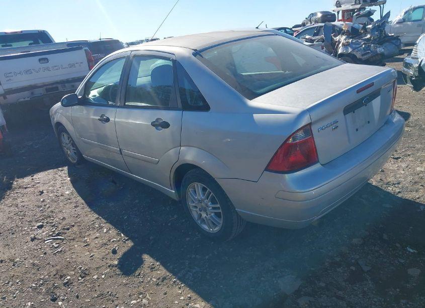 Photo 3 of 2005 Ford Focus ZX4 (VIN 1FAFP34N15W302341)