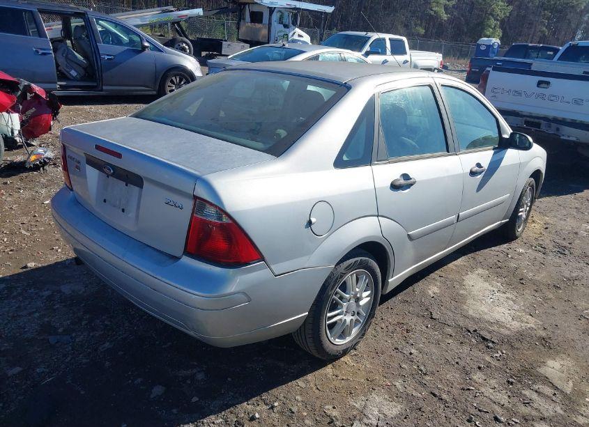 Photo 4 of 2005 Ford Focus ZX4 (VIN 1FAFP34N15W302341)
