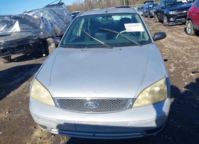 Photo 6 of 2005 Ford Focus ZX4 (VIN 1FAFP34N15W302341)