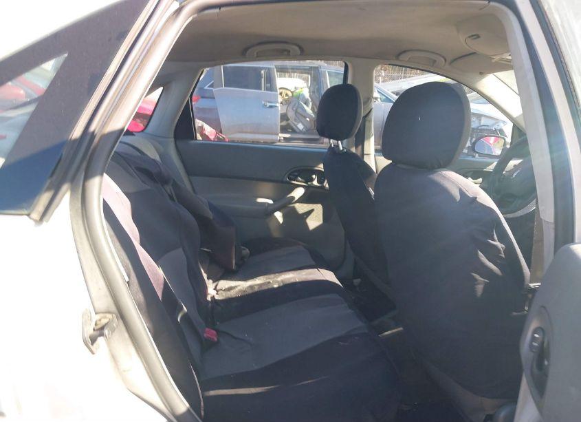 Photo 8 of 2005 Ford Focus ZX4 (VIN 1FAFP34N15W302341)