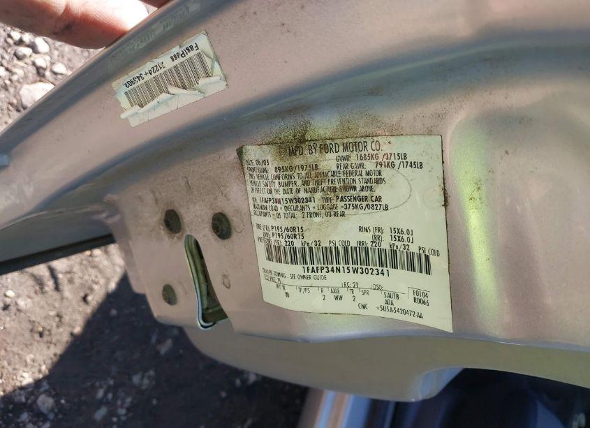 Photo 9 of 2005 Ford Focus ZX4 (VIN 1FAFP34N15W302341)