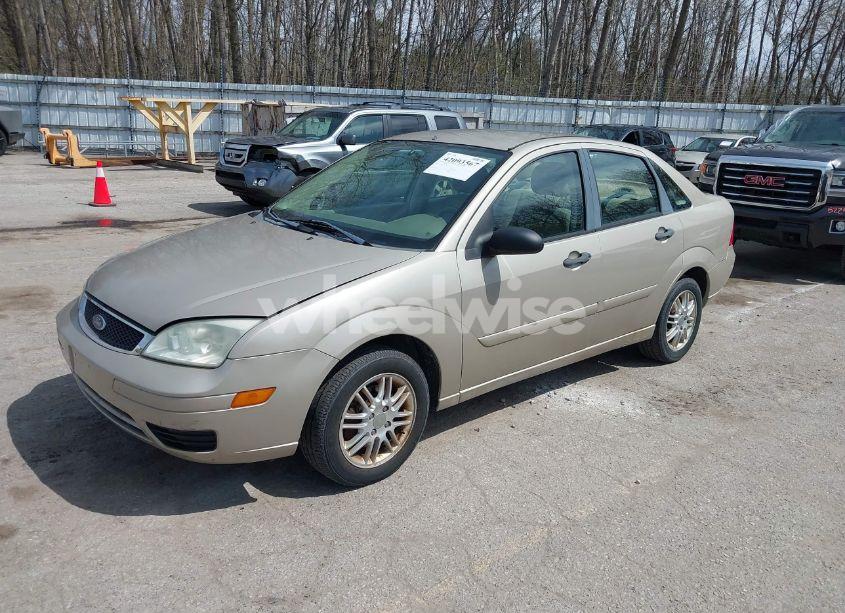 Photo 2 of 2007 Ford Focus S/SE/SES (VIN 1FAFP34N17W103292)