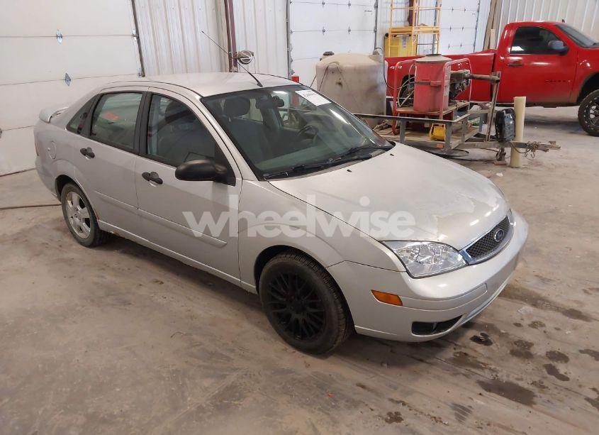 2005 Ford Focus ZX4 (VIN 1FAFP34N25W139215) main photo