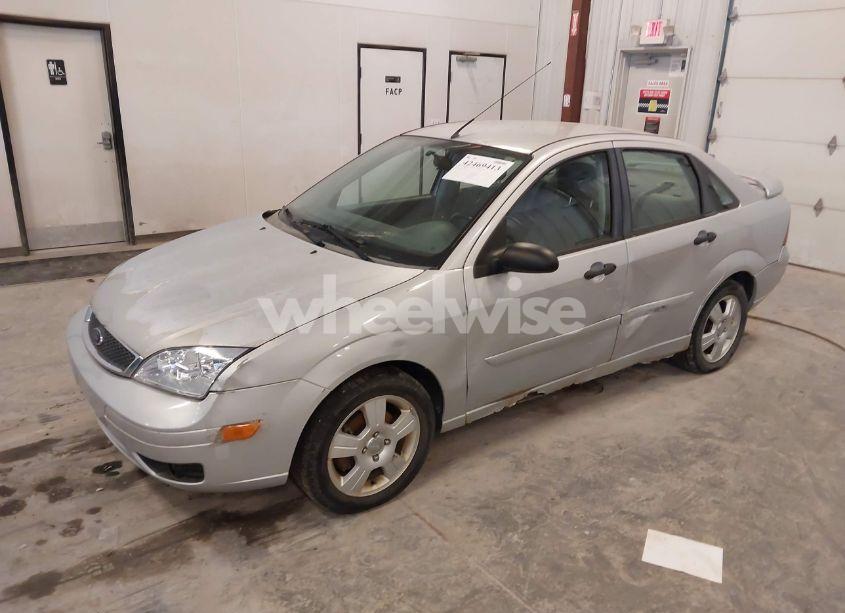 Photo 2 of 2005 Ford Focus ZX4 (VIN 1FAFP34N25W139215)