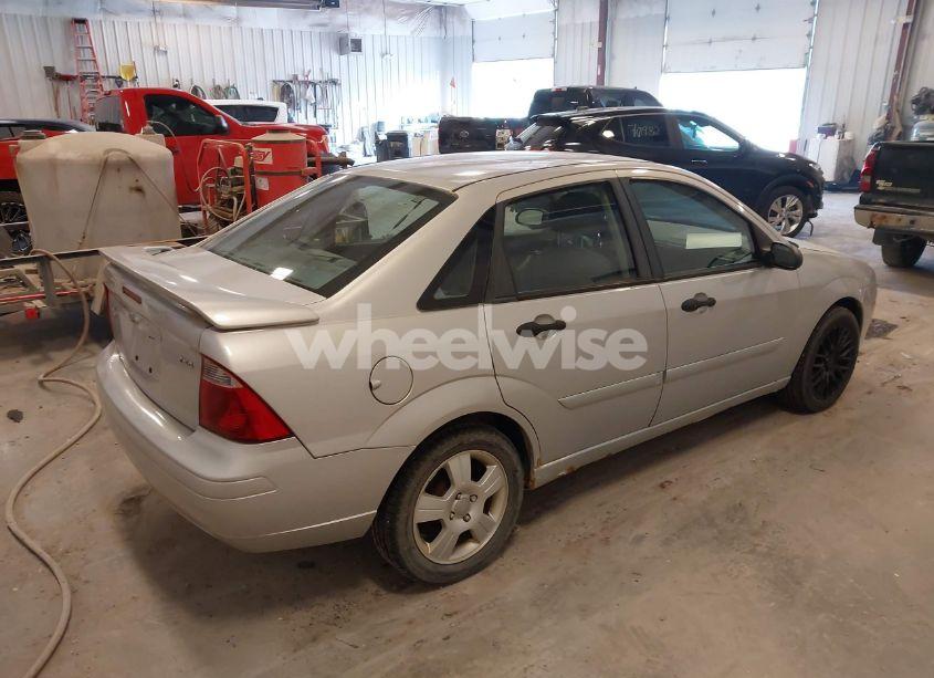 Photo 4 of 2005 Ford Focus ZX4 (VIN 1FAFP34N25W139215)