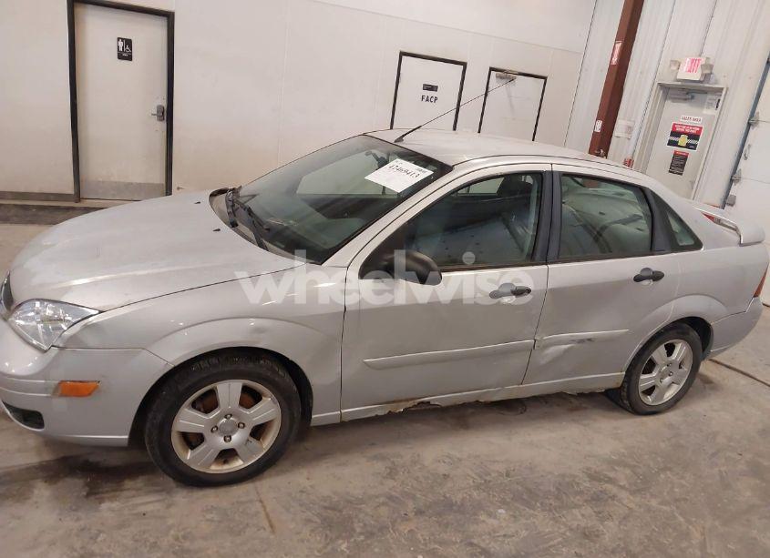 Photo 6 of 2005 Ford Focus ZX4 (VIN 1FAFP34N25W139215)