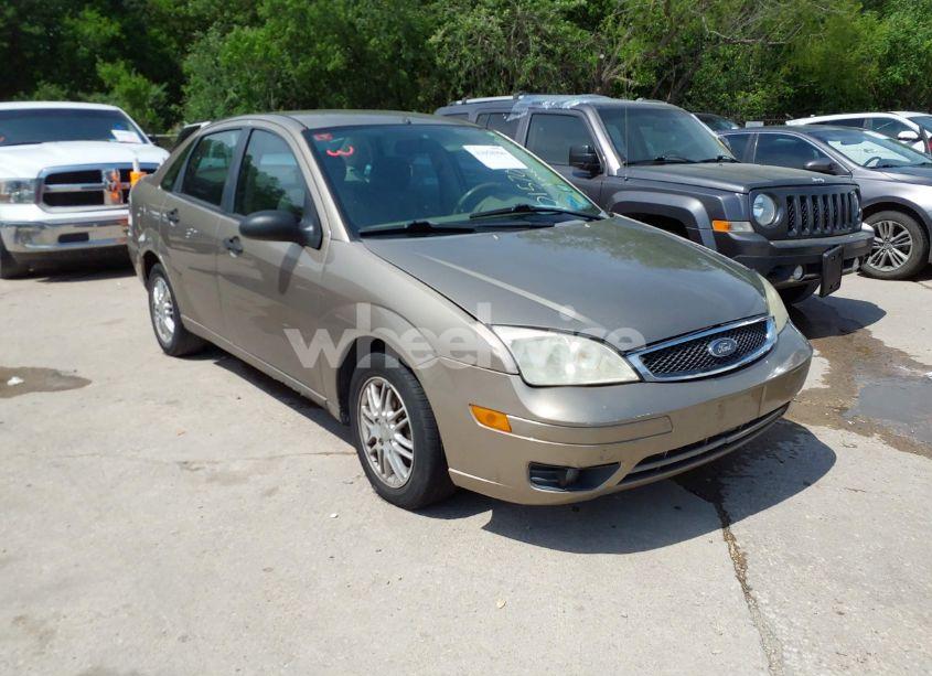 2005 Ford Focus ZX4 (VIN 1FAFP34N25W215709) main photo