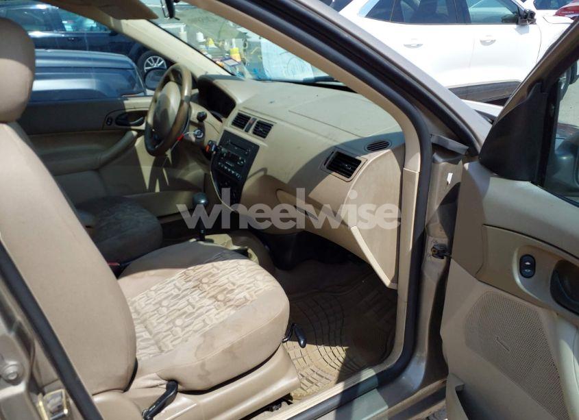 Photo 5 of 2005 Ford Focus ZX4 (VIN 1FAFP34N25W215709)