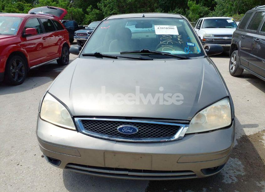 Photo 6 of 2005 Ford Focus ZX4 (VIN 1FAFP34N25W215709)