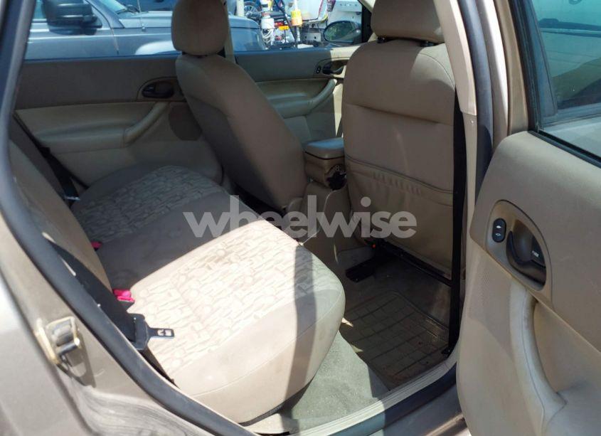 Photo 8 of 2005 Ford Focus ZX4 (VIN 1FAFP34N25W215709)