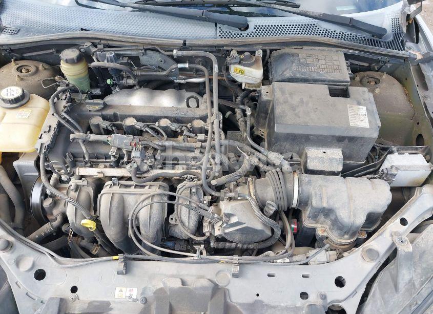 Photo 10 of 2005 Ford Focus ZX4 (VIN 1FAFP34N25W242327)