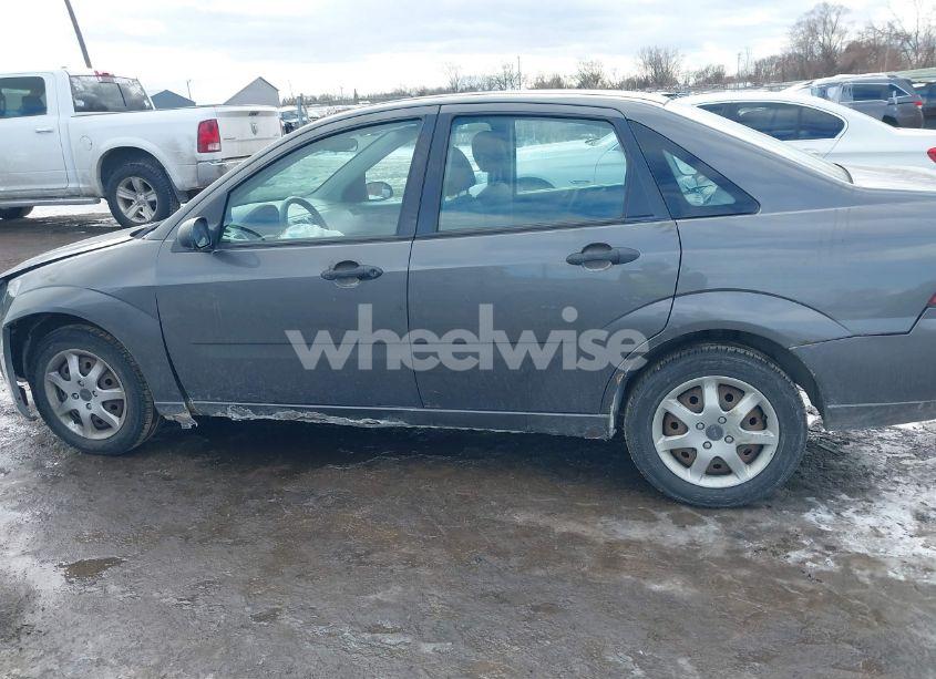 Photo 14 of 2005 Ford Focus ZX4 (VIN 1FAFP34N25W242327)
