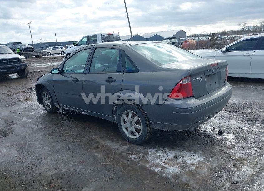 Photo 3 of 2005 Ford Focus ZX4 (VIN 1FAFP34N25W242327)