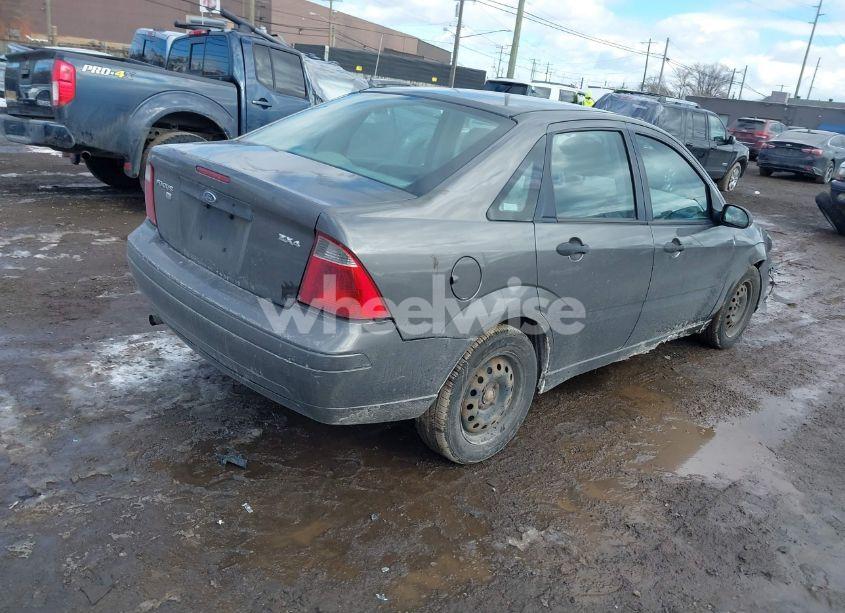 Photo 4 of 2005 Ford Focus ZX4 (VIN 1FAFP34N25W242327)