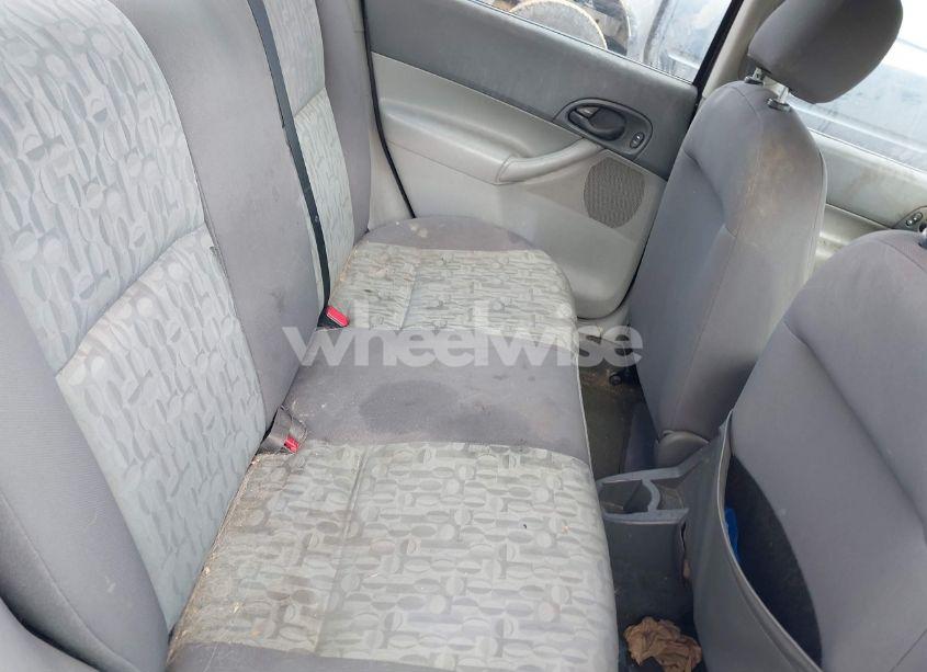 Photo 8 of 2005 Ford Focus ZX4 (VIN 1FAFP34N25W242327)