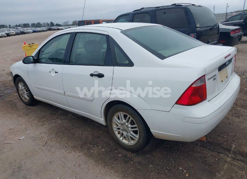 Photo 3 of 2005 Ford Focus ZX4 (VIN 1FAFP34N25W287932)