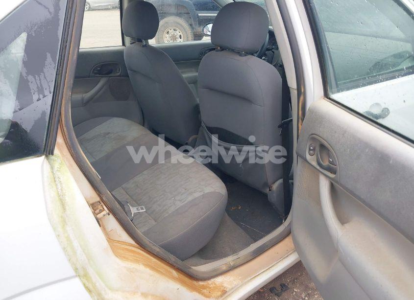 Photo 8 of 2005 Ford Focus ZX4 (VIN 1FAFP34N25W287932)