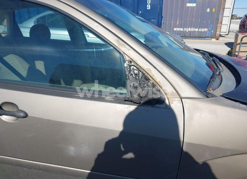 Photo 13 of 2005 Ford Focus ZX4 (VIN 1FAFP34N25W313591)