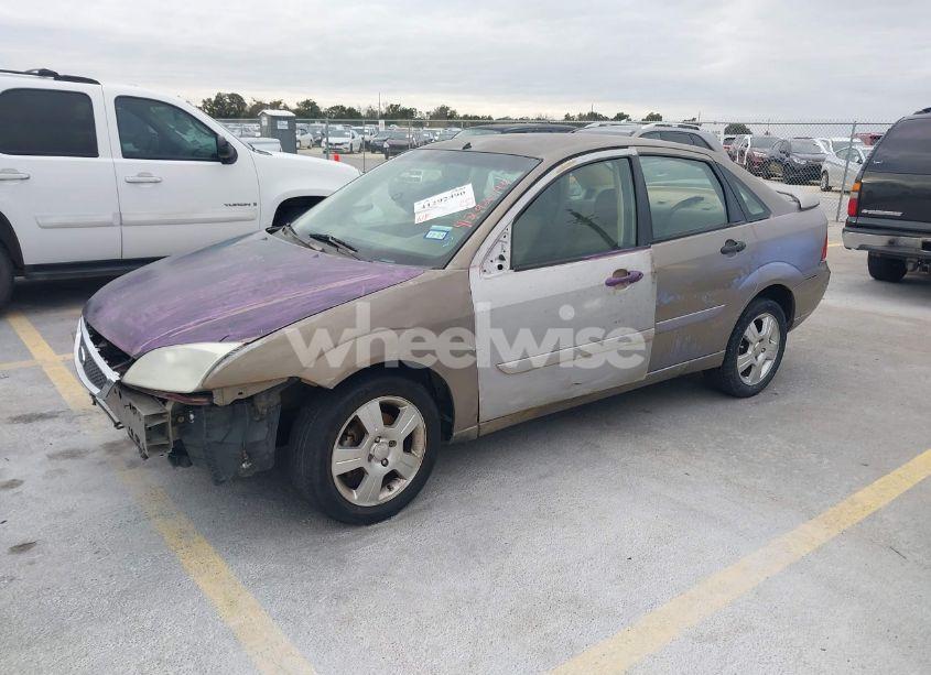 Photo 2 of 2005 Ford Focus ZX4 (VIN 1FAFP34N25W313591)