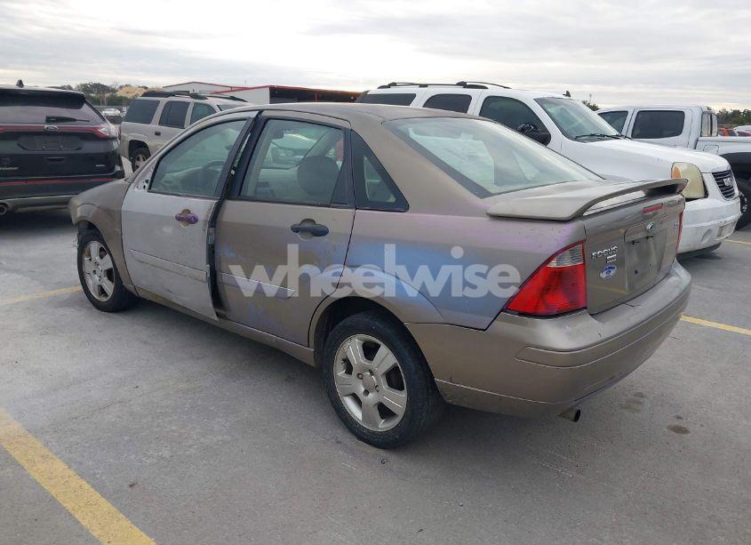 Photo 3 of 2005 Ford Focus ZX4 (VIN 1FAFP34N25W313591)