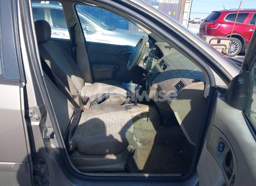 Photo 5 of 2005 Ford Focus ZX4 (VIN 1FAFP34N25W313591)