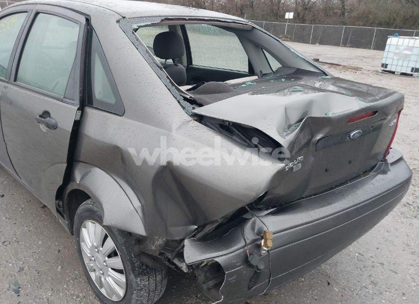 Photo 18 of 2006 Ford Focus ZX4 (VIN 1FAFP34N26W107463)