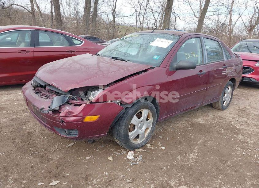 Photo 2 of 2007 Ford Focus S/SE/SES (VIN 1FAFP34N27W225823)