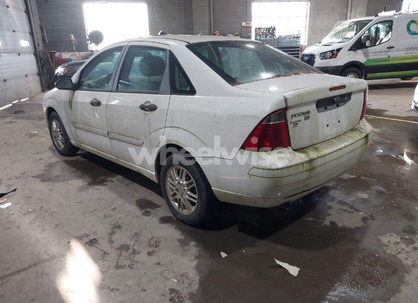 Photo 3 of 2007 Ford Focus S/SE/SES (VIN 1FAFP34N27W319832)