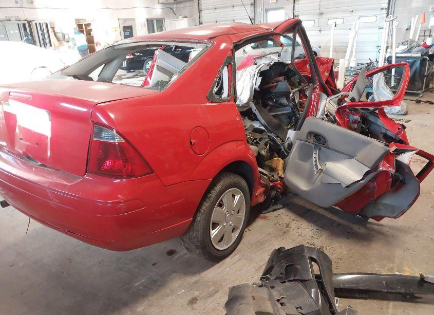 Photo 4 of 2007 Ford Focus S/SE/SES (VIN 1FAFP34N27W361840)