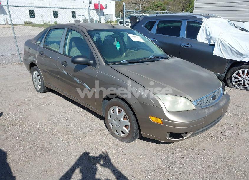2005 Ford Focus ZX4 (VIN 1FAFP34N35W149316) main photo