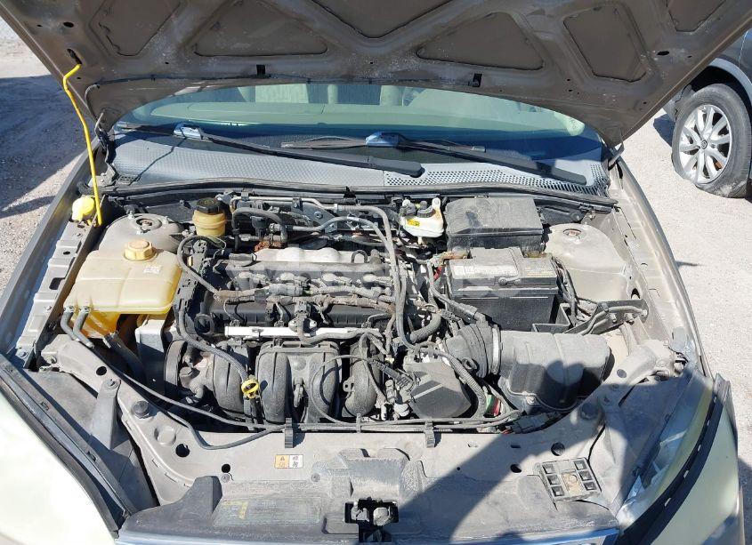 Photo 10 of 2005 Ford Focus ZX4 (VIN 1FAFP34N35W149316)