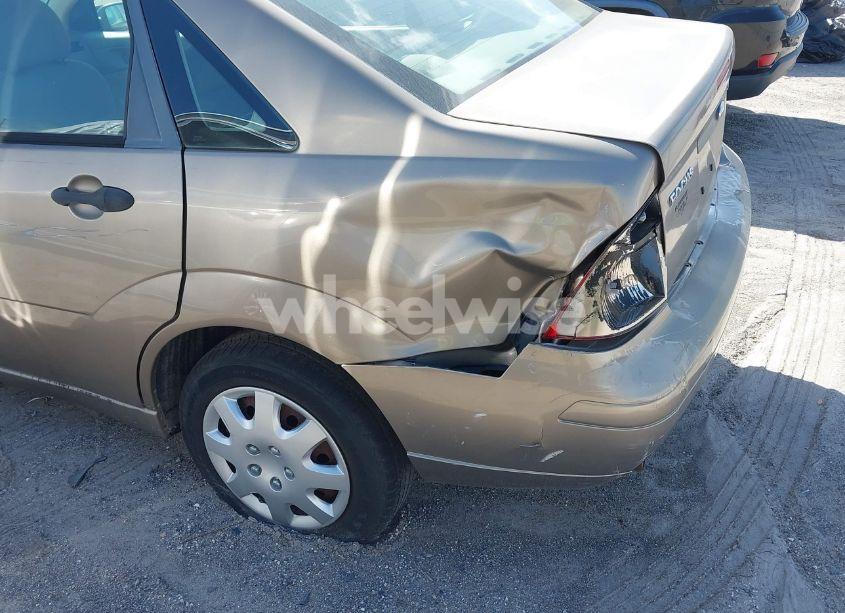 Photo 13 of 2005 Ford Focus ZX4 (VIN 1FAFP34N35W149316)