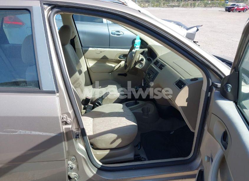 Photo 5 of 2005 Ford Focus ZX4 (VIN 1FAFP34N35W149316)