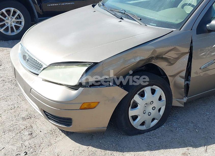 Photo 6 of 2005 Ford Focus ZX4 (VIN 1FAFP34N35W149316)