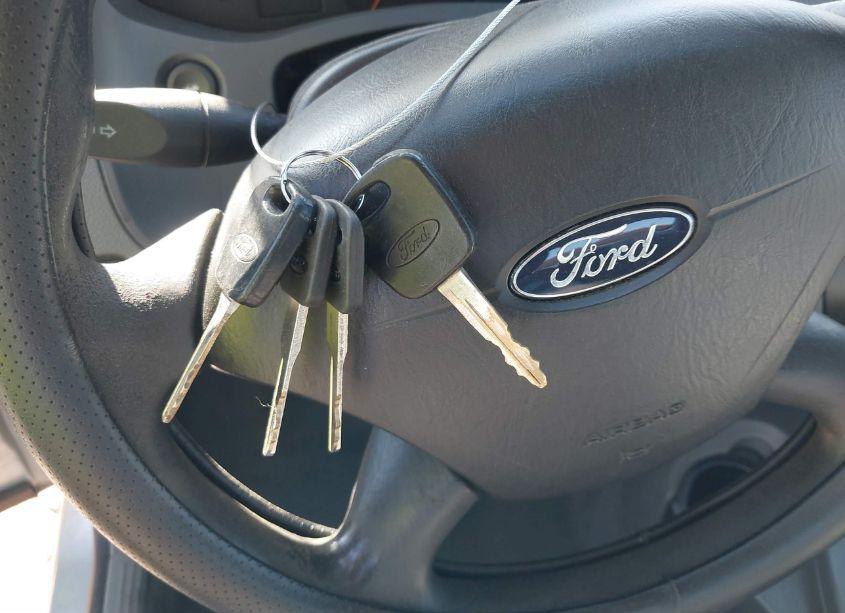 Photo 11 of 2005 Ford Focus ZX4 (VIN 1FAFP34N35W210583)