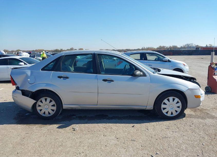 Photo 13 of 2005 Ford Focus ZX4 (VIN 1FAFP34N35W210583)